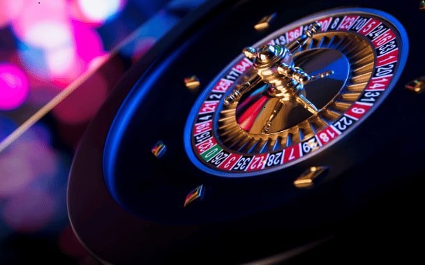 Filipino player joining a live baccarat table on 789 apk from a smartphone
